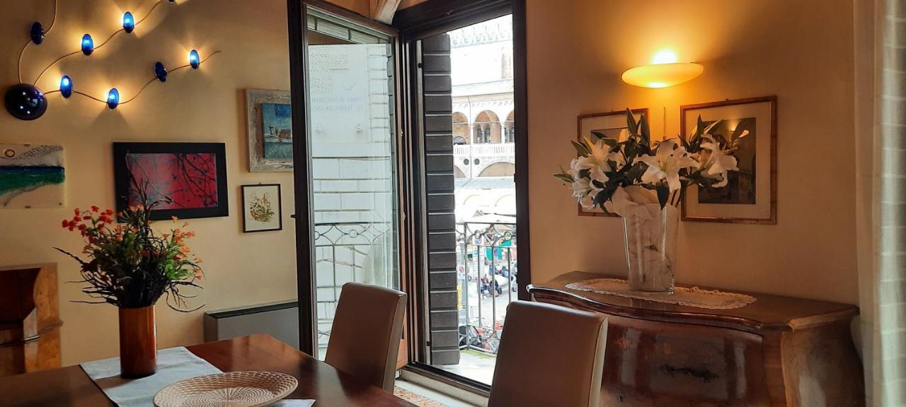 Lussuoso appartamento con vista Piazza delle Erbe e Palazzo della Ragione! Padova Esterno foto